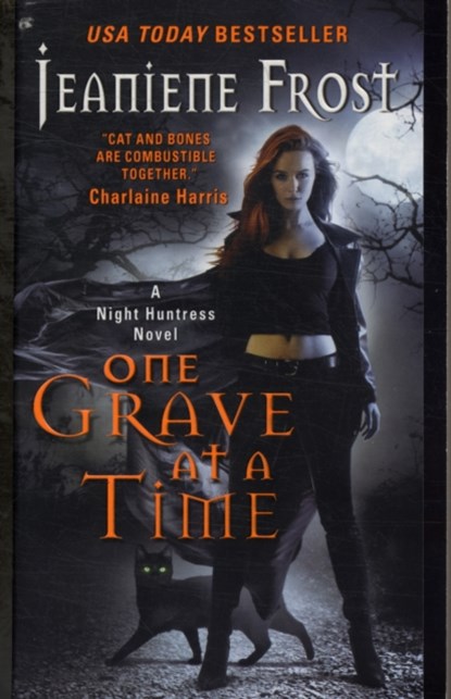 One Grave at a Time, Jeaniene Frost - Paperback - 9780061783197
