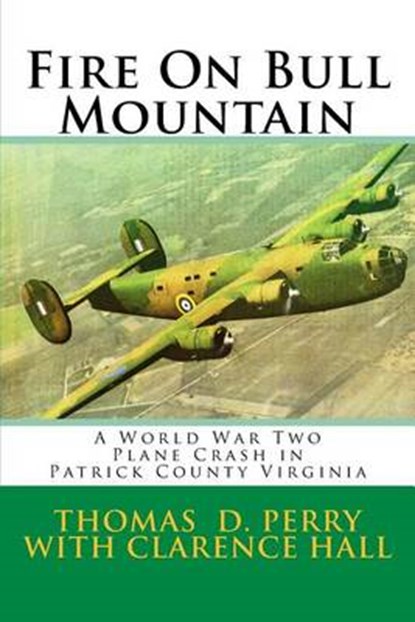 Fire On Bull Mountain: A World War Two Plane Crash in Patrick County Virginia, Clarence Hall - Paperback - 9781523969760