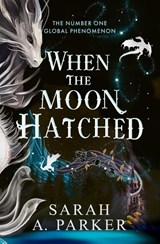 When the Moon Hatched - Sarah A. Parker - 9780008710262