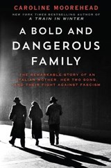 A Bold and Dangerous Family - Caroline Moorehead - 9780062308306