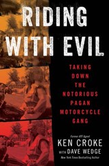 Riding with Evil - Ken Croke ; Dave Wedge - 9780063092426