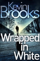 Wrapped in White - Kevin Brooks - 9780099553830