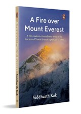 A Fire on Mount Everest - Siddharth Kak - 9780143463931
