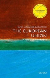 The European Union - John (Reader in Politics Pinder ; Simon (Formerly Honorary Professor at the College of Europe Usherwood - 9780198808855