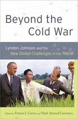 Beyond the Cold War - Francis J. (Tom Slick Professor of International Affairs Gavin ; Mark Atwood (Associate Professor Lawrence - 9780199790708