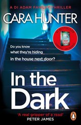 In The Dark - Cara Hunter - 9780241283226