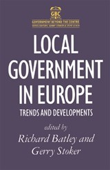 Local Government in Europe - Joyce Johnston ; Gerry Stoker - 9780333554807