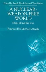 A Nuclear-Weapon-Free World - Tom Milne - 9780333791905