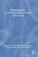 Restoring Justice - Daniel W. Van Ness ; Karen Heetderks Strong ; Jonathan Derby ; L. Lynette Parker - 9780367748333