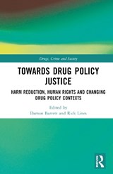 Towards Drug Policy Justice - Damon Barrett ; Rick Lines - 9780367770952