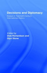 Decisions and Diplomacy - Dick Richardson ; Professor Glyn A Stone ; Glyn Stone - 9780415097956