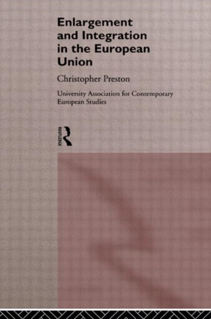 The Enlargement and Integration of the European Union, David Clark - Paperback - 9780415120029