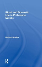 Ritual and Domestic Life in Prehistoric Europe - Richard Bradley - 9780415345507