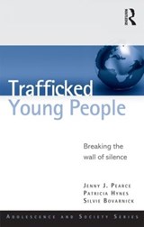 Trafficked Young People - JENNY J. (UNIVERSITY OF BEDFORDSHIRE,  UK) Pearce ; Patricia Hynes ; Silvie (NSPCC, UK) Bovarnick - 9780415617543