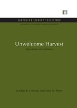 Unwelcome Harvest - Gordon R. Conway ; Jules N. Pretty - 9780415851831