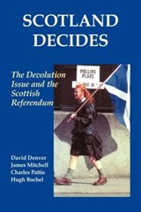 Scotland Decides - Hugh Bochel ; David (University of Lancaster) Denver ; James (University of Edinburgh) Mitchell ; Charles Pattie - 9780714681047