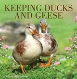Keeping Ducks and Geese - Chris and Mike Ashton ; Chris Ashton ; Mike Ashton - 9780715331576