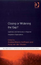 Closing or Widening the Gap? - Andrea Ribeiro Hoffmann ; Anna van der Vleuten - 9780754649687