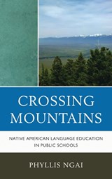 Crossing Mountains - Phyllis Ngai - 9780759121225