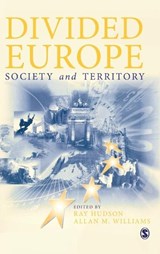 Divided Europe - Ray Hudson ; Allan M. Williams - 9780761957522