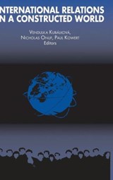 International Relations in a Constructed World - Vendulka Kubalkova - 9780765602978