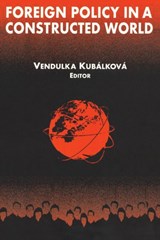 Foreign Policy in a Constructed World - Vendulka Kubalkova - 9780765607881