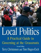 Local Politics: A Practical Guide to Governing at the Grassroots - Terry Christensen ; Tom Hogen-Esch - 9780765614407