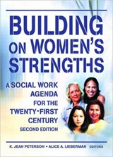 Building on Women's Strengths - K Jean Peterson ; Alice A Lieberman - 9780789008695