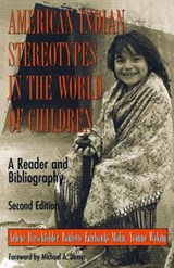American Indian Stereotypes in the World of Children - Arlene Hirschfelder ; Paulette F. Molin ; Yvonne Wakim ; Michael A. Dorris - 9780810836136