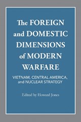 The Foreign and Domestic Dimensions of Modern Warfare - Howard Mumford Jones - 9780817359379