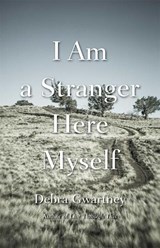 I Am a Stranger Here Myself - Debra Gwartney - 9780826360717