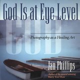 God Is at Eye Level: Photography as a Healing Art - Jan Phillips - 9780835607858
