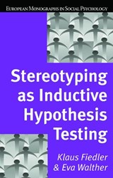 Stereotyping as Inductive Hypothesis Testing - Klaus Fiedler ; Eva Walther - 9780863778322