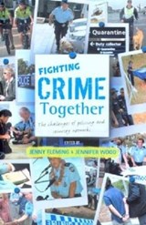 Fighting Crime Together - Jenny Fleming ; Jennifer Dawn Wood - 9780868409238
