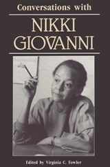 Conversations with Nikki Giovanni - Virginia C. Fowler - 9780878055876