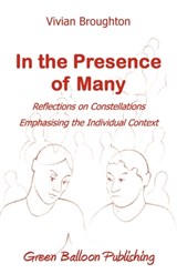 In the Presence of Many - BROUGHTON,  Vivian - 9780955968310