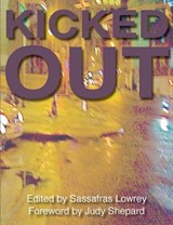 Kicked Out - Sassafras Lowrey ; Jennifer Clare Burke - 9780978597368