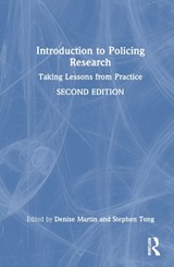 Introduction to Policing Research - Denise Martin ; Stephen Tong - 9781032232522