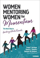 Women Mentoring Women for Momentum - Trudy Tuttle Arriaga ; Stacie Lynn Stanley ; Delores B. Lindsey - 9781071955093
