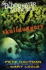 The Bloodwater Mysteries: Skullduggery - Pete Hautman ; Mary Logue - 9781101099766