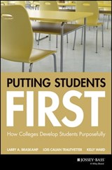 Putting Students First - Larry A. Braskamp ; Lois Calian Trautvetter ; Kelly Ward - 9781119254843