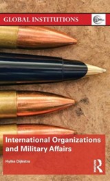 International Organizations and Military Affairs - HYLKE (MAASTRICHT UNIVERSITY,  The Netherlands) Dijkstra - 9781138195882