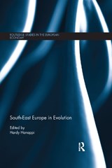South-East Europe in Evolution - Hardy Hanappi - 9781138376885