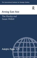 Arming East Russia - TIM (THE INTERNATIONAL INSTITUTE FOR STRATEGIC STUDIES (IISS),  UK) Huxley ; Susan Willett - 9781138432338