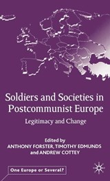 Soldiers and Societies in Postcommunist Europe - FORSTER,  A. ; Edmunds, T. ; Cottey, Andrew - 9781349426300