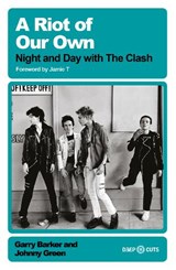 A Riot of Our Own - Johnny Green ; Garry Barker - 9781399643757