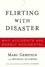 Flirting with Disaster - Marc S. Gerstein ; Michael Ellsberg ; Daniel Ellsberg - 9781402776793