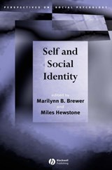 Self and Social Identity - MARILYNN B. (OHIO STATE UNIVERSITY) BREWER ; MILES (OXFORD UNIVERSITY,  UK) Hewstone - 9781405110693