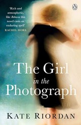 The Girl in the Photograph - Kate Riordan - 9781405917438