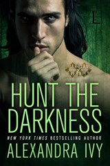 Hunt the Darkness - Alexandra Ivy - 9781420135145